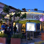 & Restaurant Le Saint Jean 卡尔热斯