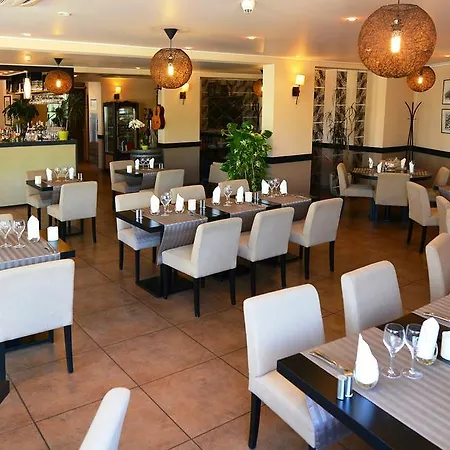 & Restaurant Le Saint Jean Отель