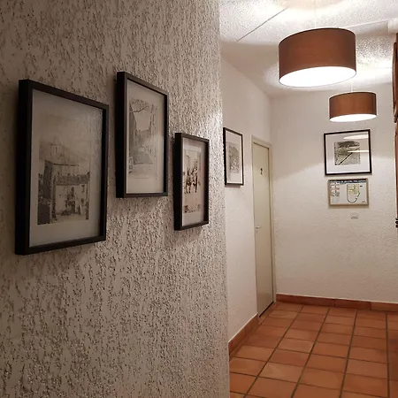 & Restaurant Le Saint Jean Отель Каржез