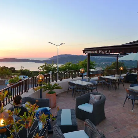 & Restaurant Le Saint Jean