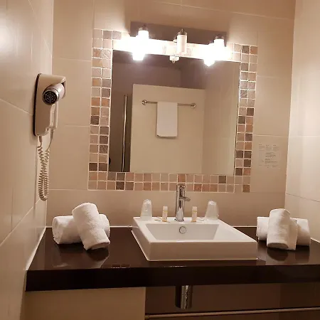 & Restaurant Le Saint Jean Отель Каржез