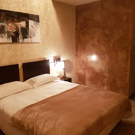 Отель & Restaurant Le Saint Jean 2*