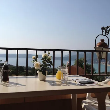 & Restaurant Le Saint Jean 2* Каржез