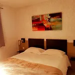 & Restaurant Le Saint Jean מלון 2*