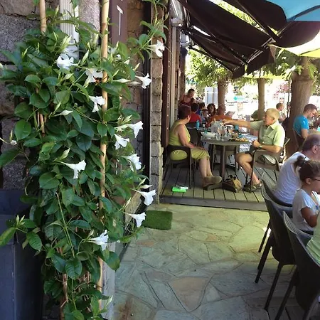 & Restaurant Le Saint Jean 2* 卡尔热斯
