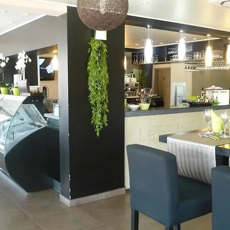 酒店 & Restaurant Le Saint Jean 卡尔热斯