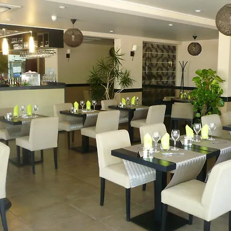 Hotell & Restaurant Le Saint Jean 2*