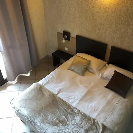 & Restaurant Le Saint Jean Hotell