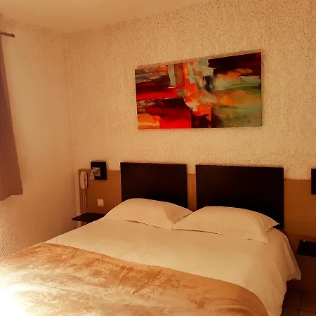 & Restaurant Le Saint Jean Hotell 2*