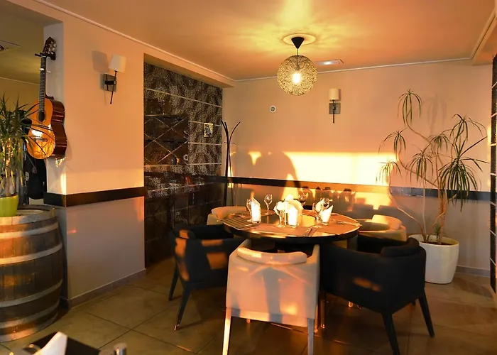 & Restaurant Le Saint Jean ホテル カルジェーズ