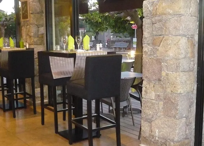 & Restaurant Le Saint Jean ホテル