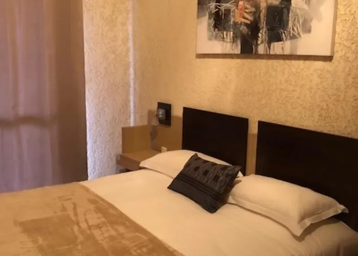 ホテル & Restaurant Le Saint Jean カルジェーズ