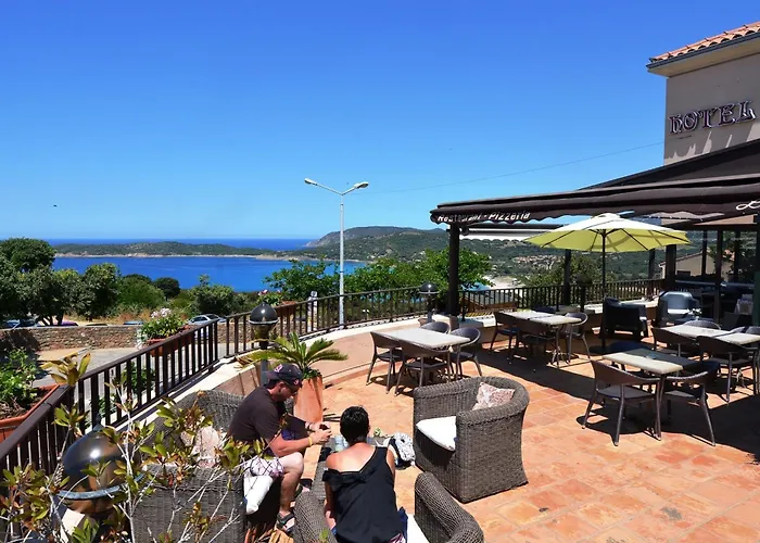 & Restaurant Le Saint Jean 2* カルジェーズ