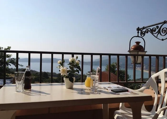 & Restaurant Le Saint Jean 2* カルジェーズ